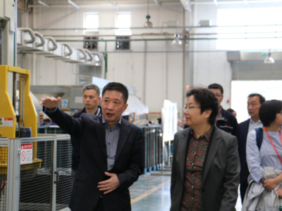 姜風女士到訪揚子空調，推動家電行業技術革新